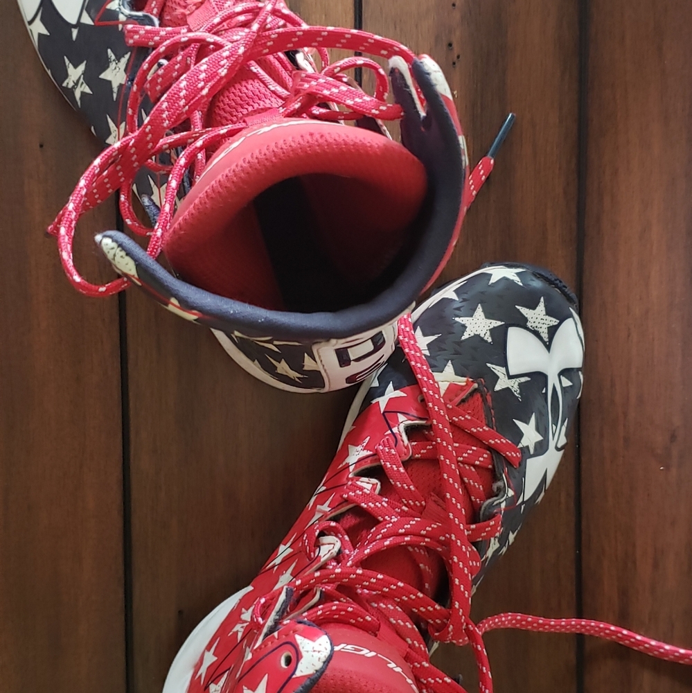 Under Armour Youth/Boys Football Cleats size 2